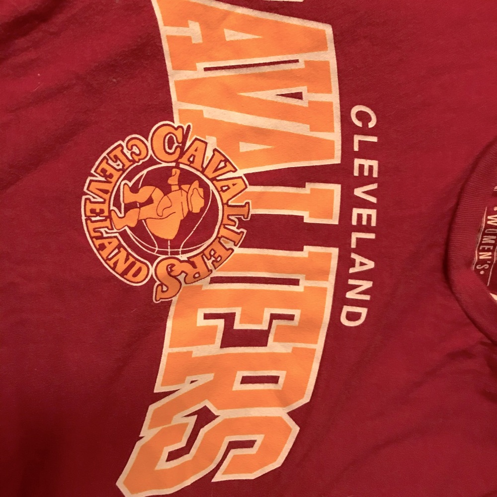 Woman’s Cleveland cavs Mitchell & ness shirt